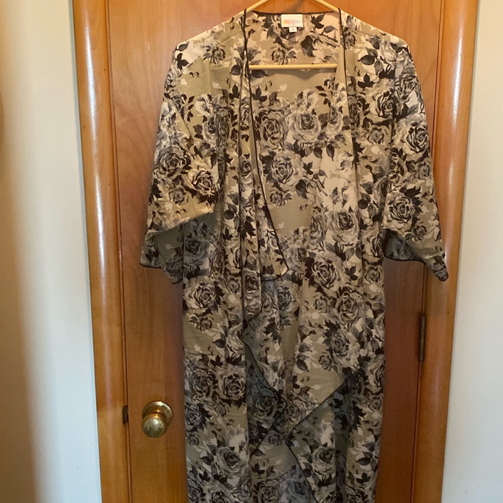Lularoe rose gray and black kimono